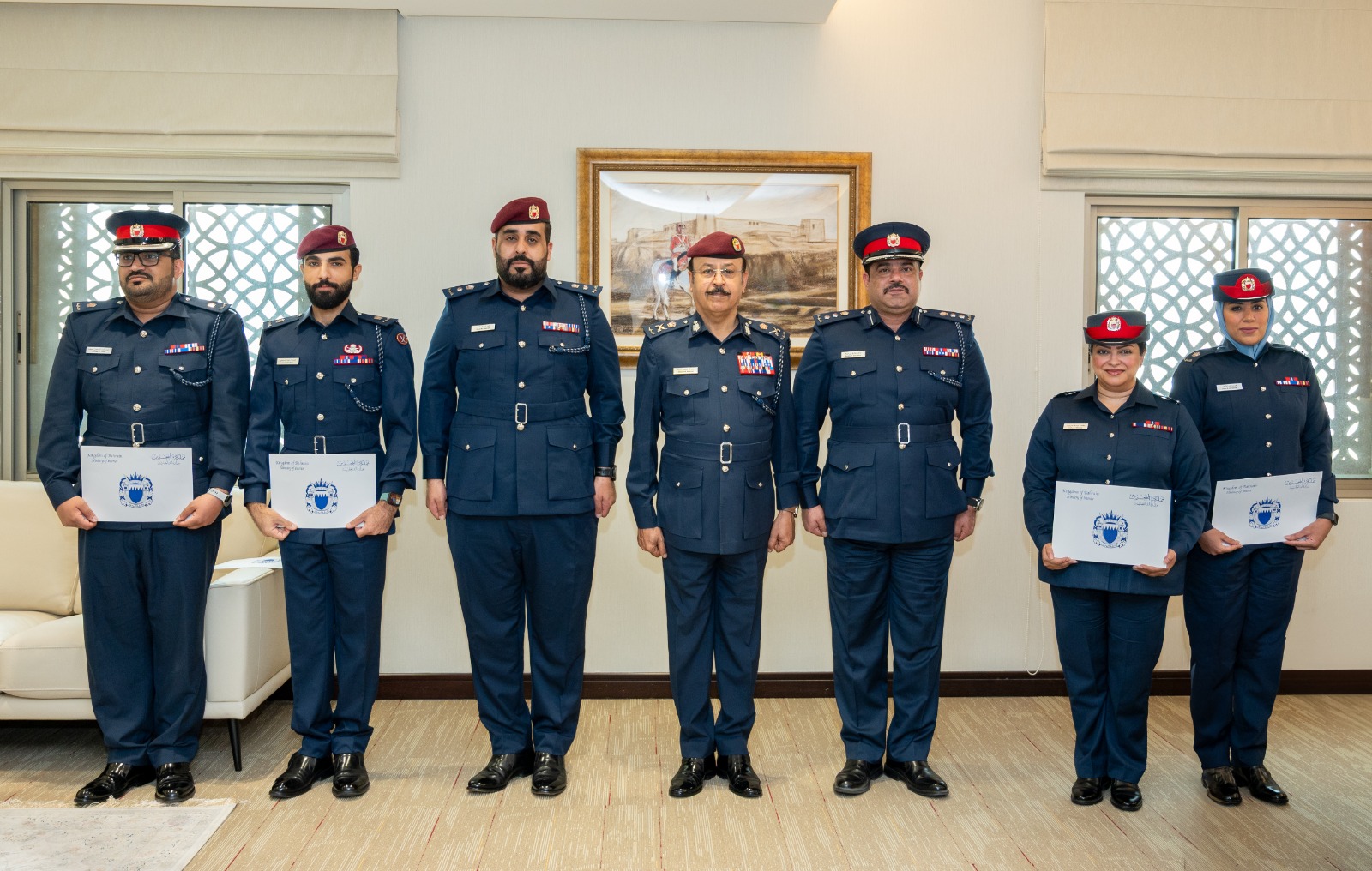 المفتش العام بوزارة الداخلية يكرم عددًا من الضباط المتميزين في الأعمال الرقابية<